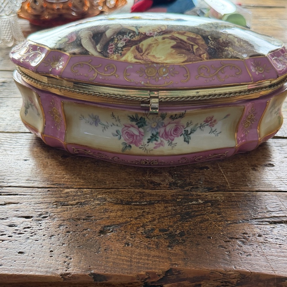 Vintage Large Andrea by Sadek Decorative Jewelry Box with Romantic Scene - Picture 3 of 14